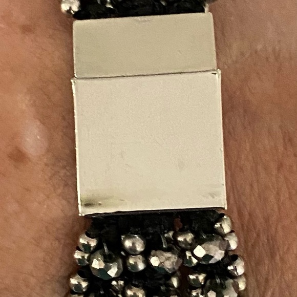 Beautiful bracelet with silver & black glass beads - Picture 6 of 7